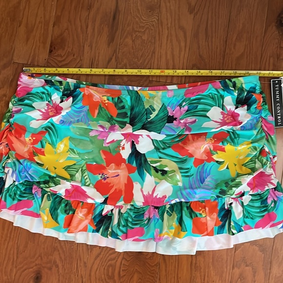 La Blanca Flowered‎ Skirted Bikini Bottom NWT - Picture 11 of 14
